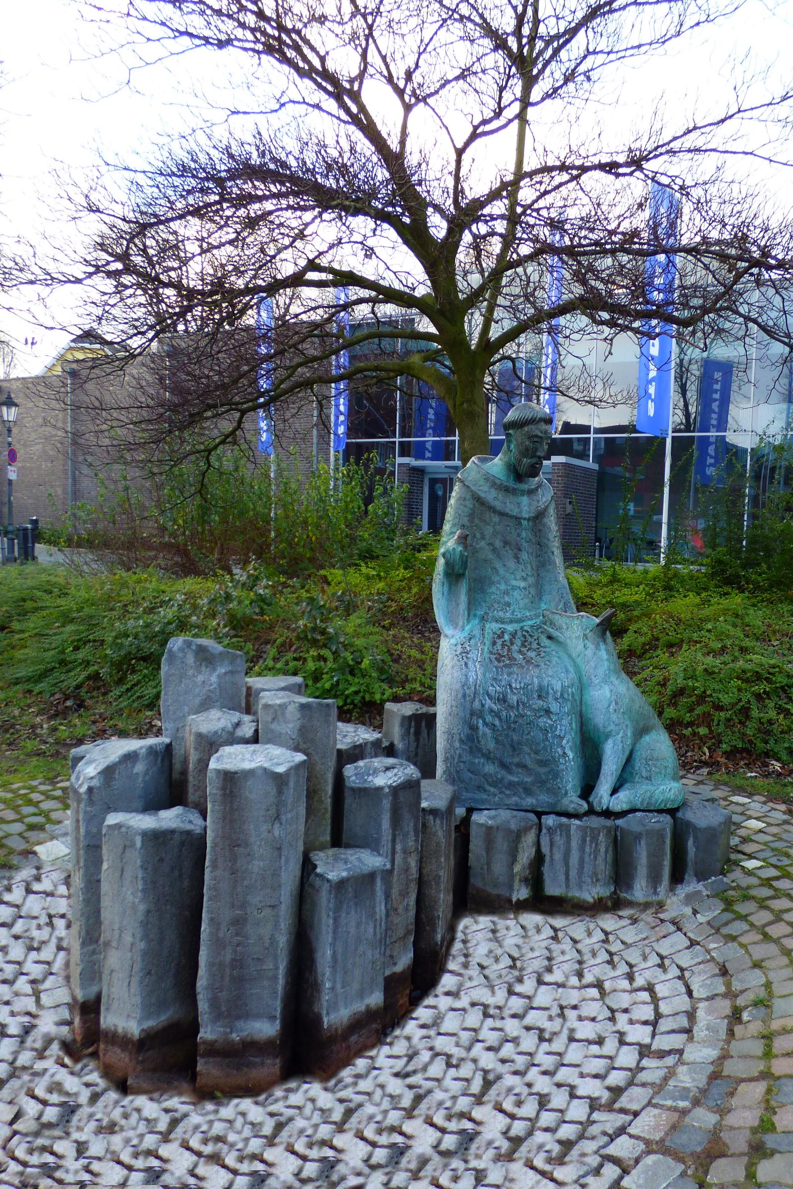 Erkelenz, Franziskus Figur (c) Bernd Limburg, Wegberg