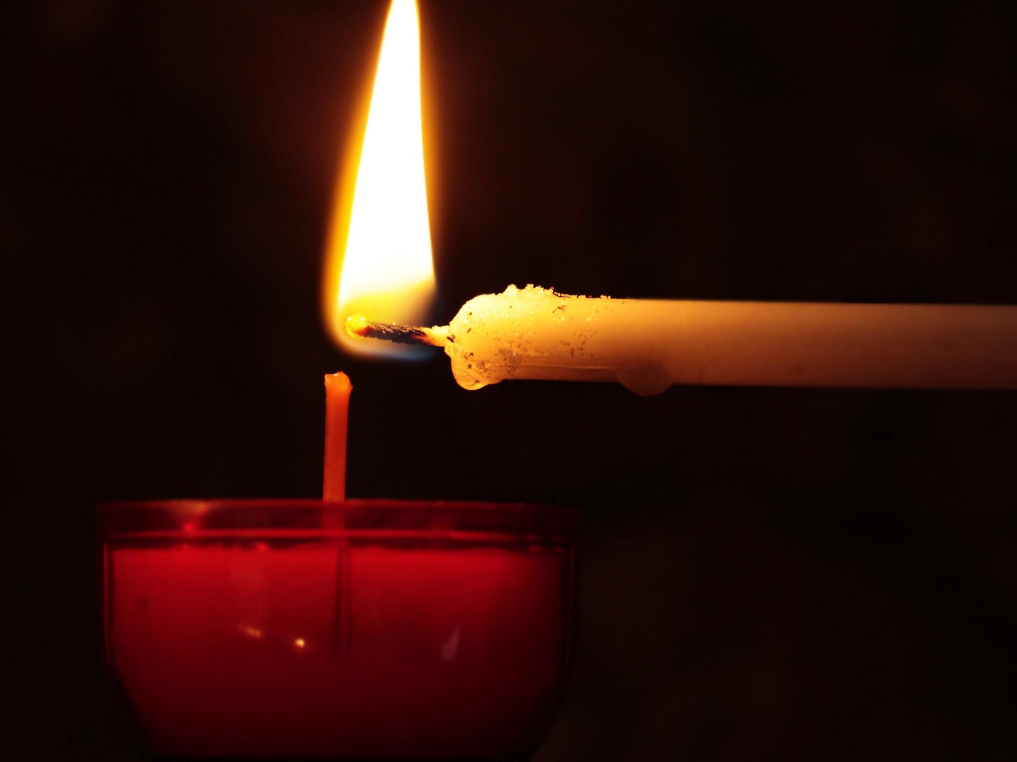 Vespern in der Fastenzeit. (c) candle-2738529_by_pixel2013_cc0-gemeinfrei_pixabay_pfarrbriefservice